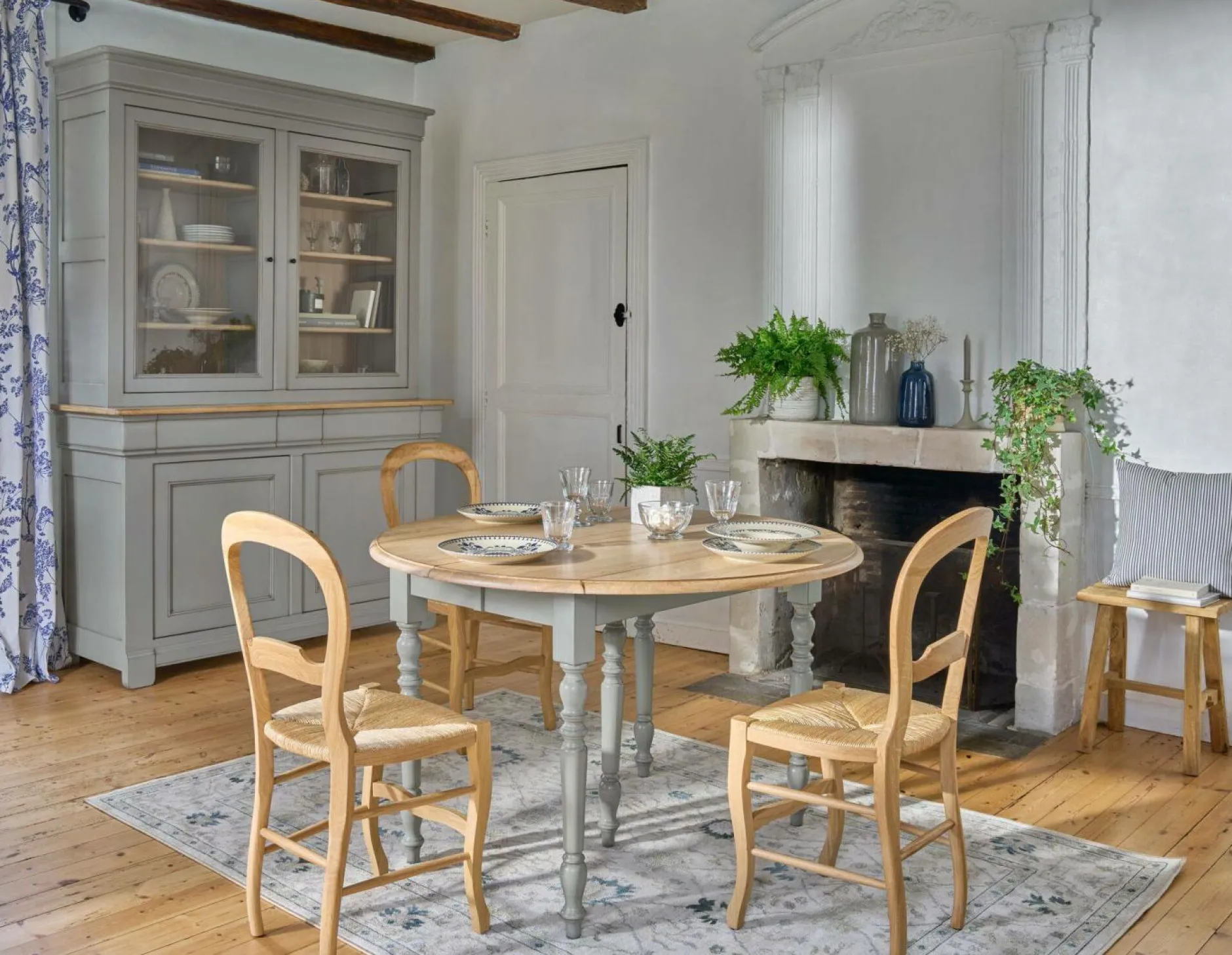 Meubles Vitrines>Camif Buffet vaisselier bois massif 4 portes 3 tiroirs Embellie - Gris