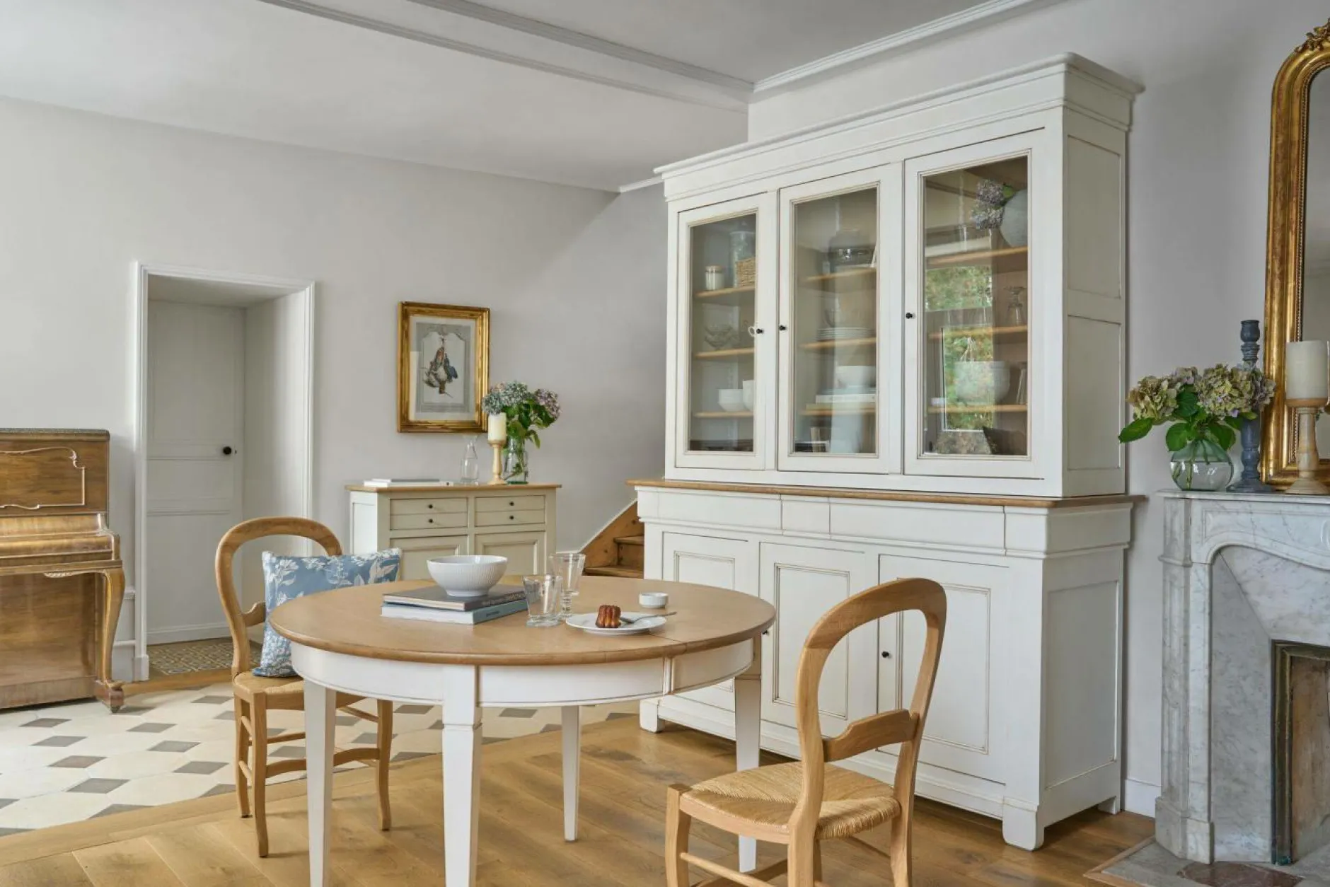 Meubles Vitrines>Camif Buffet vaisselier bois massif 6 portes 3 tiroirs Embellie - Blanc