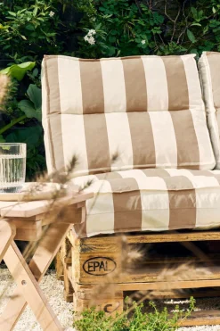 Poufs, Poires Et Coussins De Sol|Poufs, Poires Et Coussins De Sol></noscript>Camif Dossier coussin palette recyclé Heva - Rayure Beige