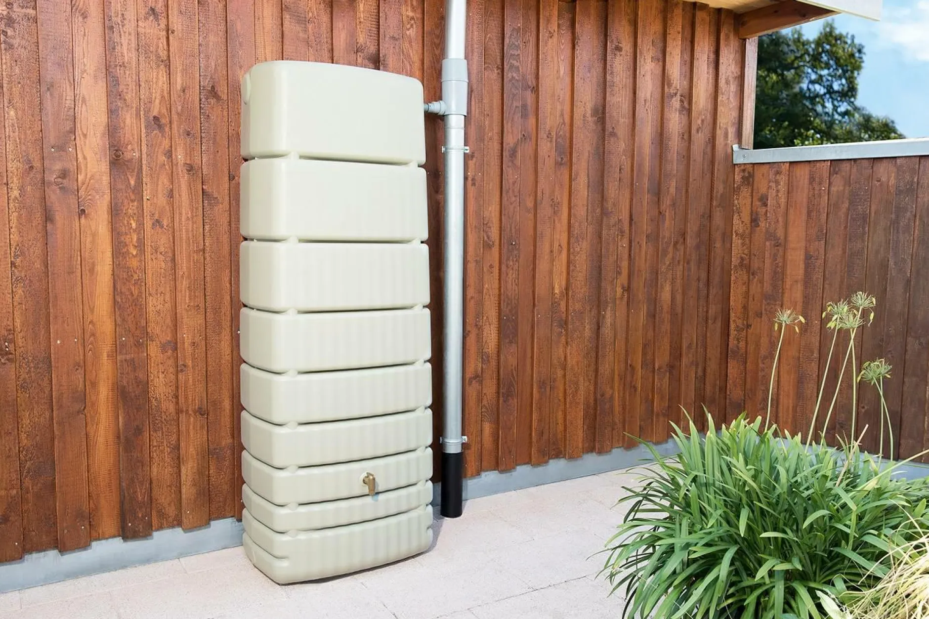 Récupérateurs D'Eau>Camif GARANTIA Kit Récupérateur d'Eau Cuve Murale 650 L Slim Sable