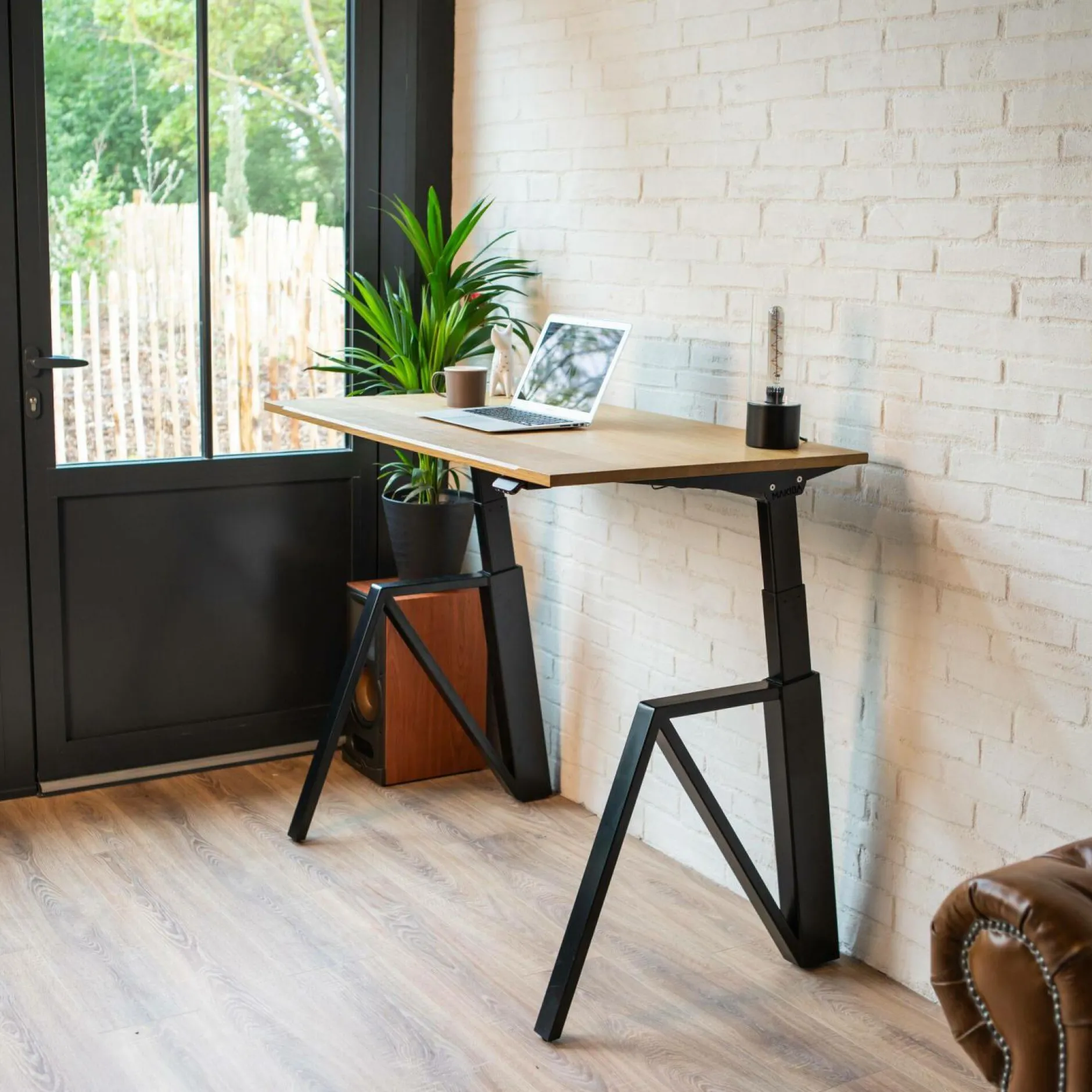 Bureaux>Camif MAKIBA Bureau électrique assis-debout ergonomique Maxime - - Largeur 140 cm Plateau Bois Clair/Pieds Noirs