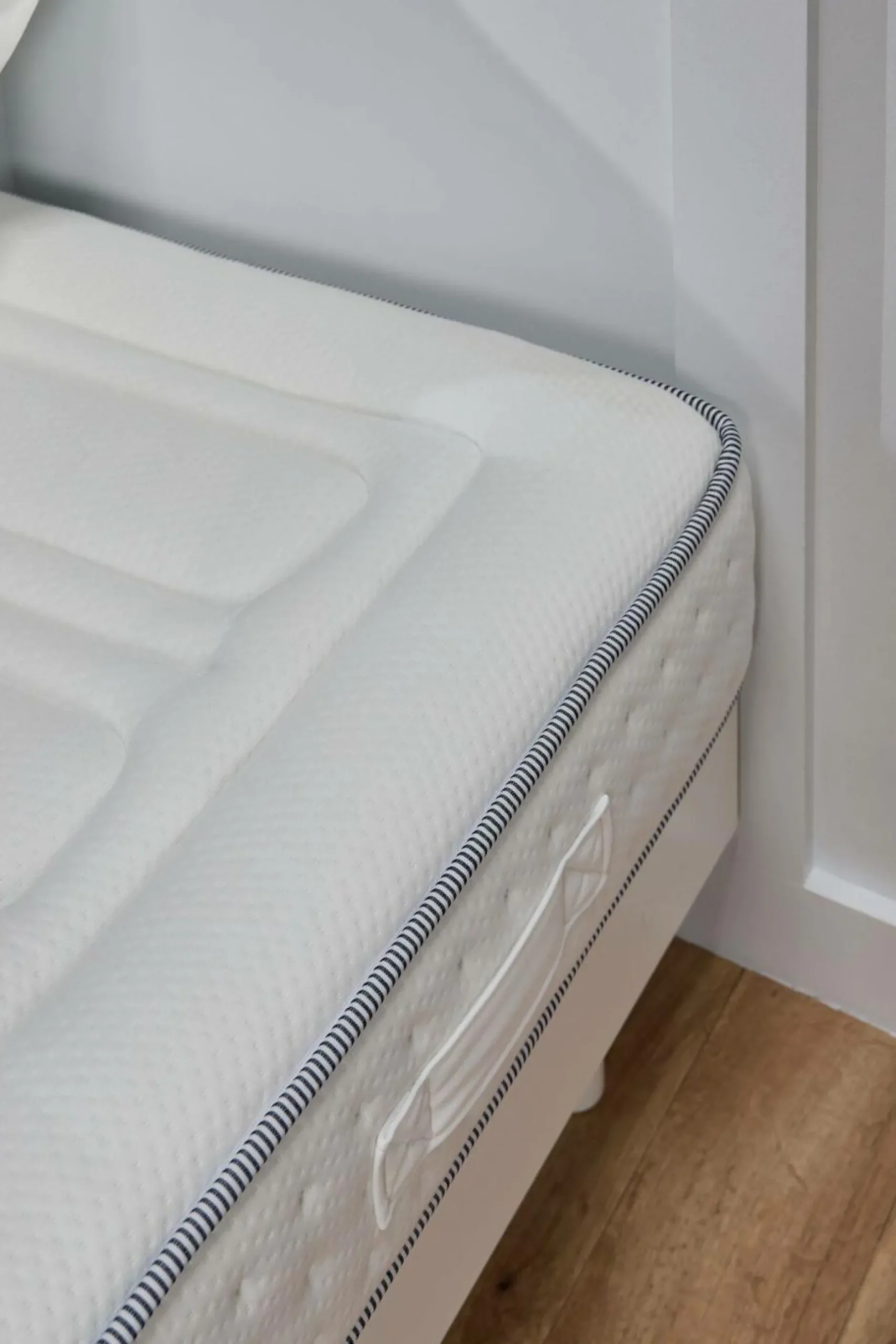Matelas 90 X 190 Cm|Matelas 140 X 190 Cm>Camif Matelas mousse HR 5 zones 25 cm Edouard - 80 x 200 cm