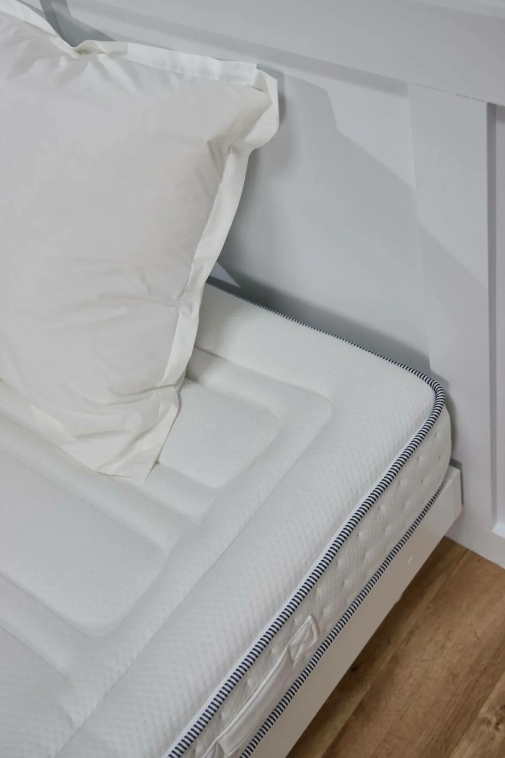 Matelas 90 X 190 Cm|Matelas 140 X 190 Cm>Camif Matelas mousse HR 5 zones 22 cm Ernest - 80 x 200 cm